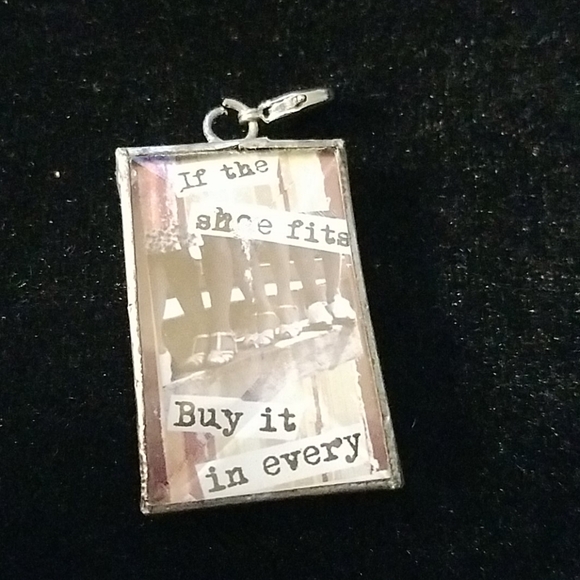 Bella Collection Pendant "If The Shoe Fits Buy It In Every Color" - Picture 1 of 2